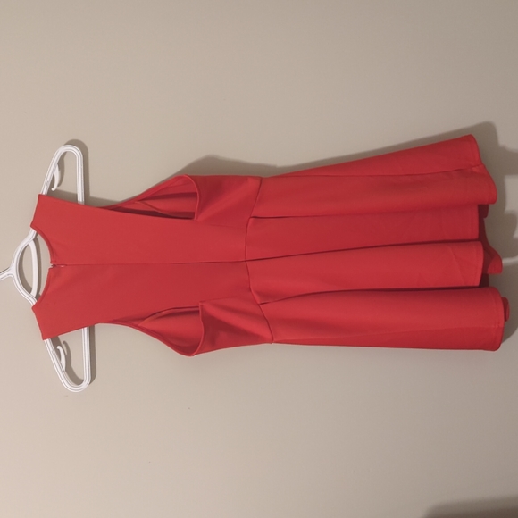 Red party dress with beaded neckline - Picture 4 of 4